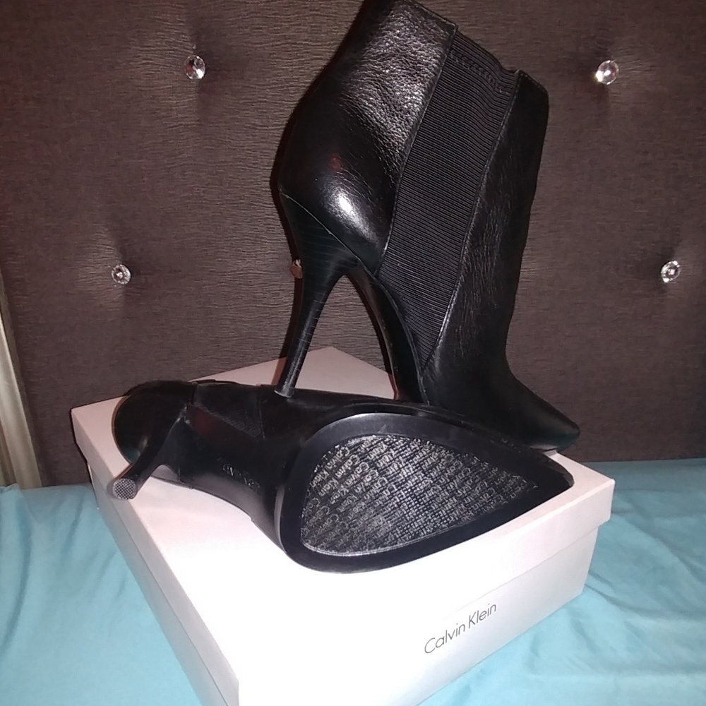 Heel boots